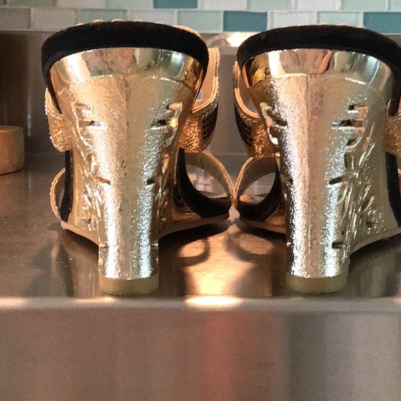 Gold /Black Las Vegas Wedges. Worn once to a show in LV 🎲🎰 - Picture 8 of 9